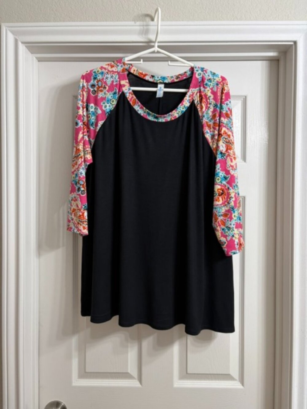 Paisley Grace Women's Black and Pink Floral Shirt, Size XL